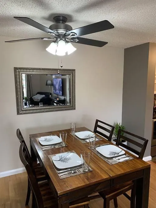 Chris Cozy Condo Commonwealth #205 Edmonton