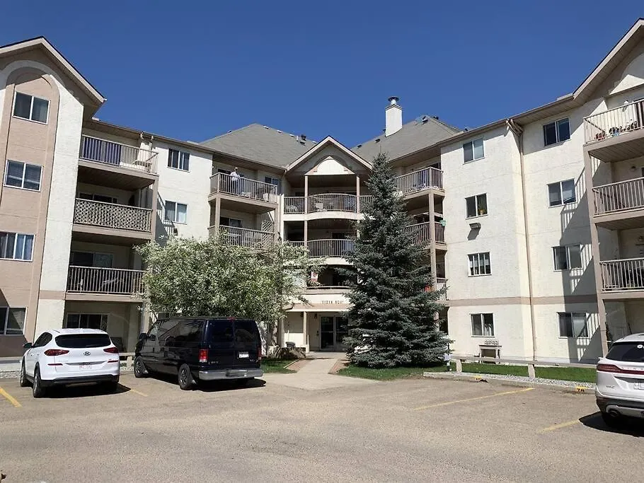 Chris Cozy Condo Commonwealth #205 Edmonton Apartment