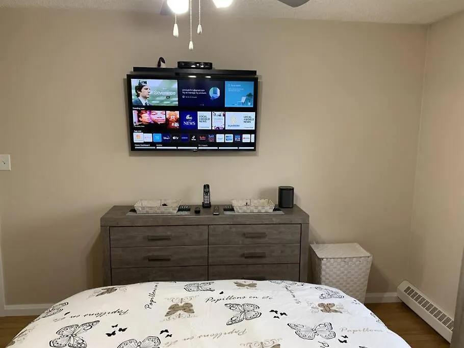 Apartment Chris Cozy Condo Commonwealth #205 Edmonton
