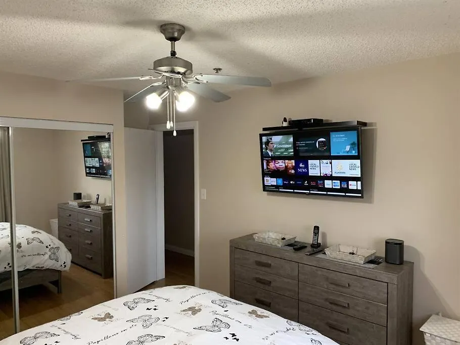 Apartment Chris Cozy Condo Commonwealth #205 Edmonton