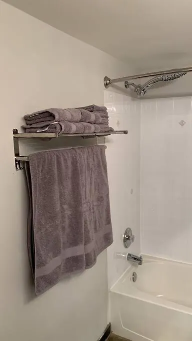 Appartamento Chris Cozy Condo Commonwealth #205 Edmonton